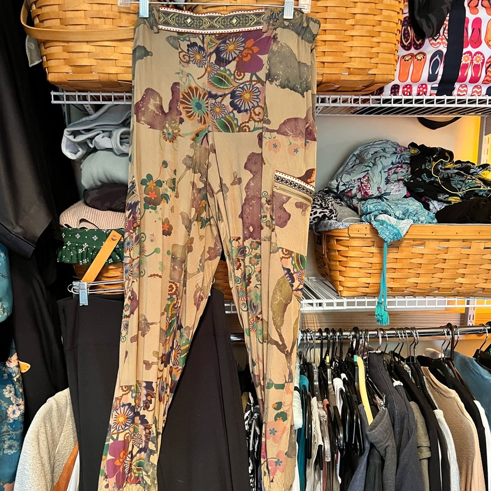 Designal pants. - Picture 2 of 7